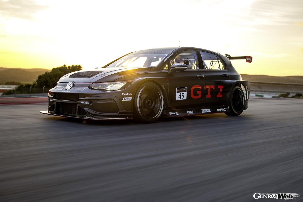 Two Volkswagen Golf GTI Clubsport 24h cars will compete in the Nürburgring 24 Hours, aiming for a consecutive victory in the