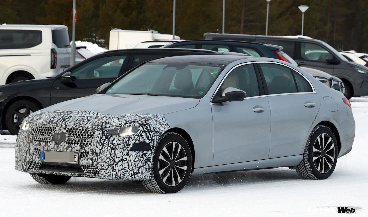 Will the minor change version of the Mercedes-Benz C-Class sedan, due to be released in late 2025, feature star-shaped LEDs?