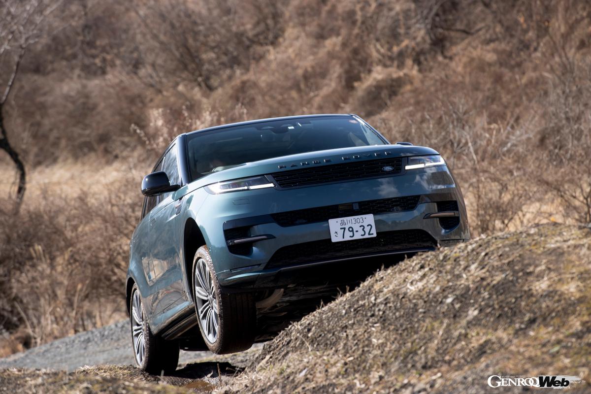 Experience the versatile off-road capabilities of the Land Rover Range Rover Sport on a dedicated course test drive [Video]