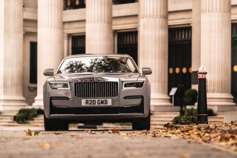 A thorough explanation of the elegant, high-end saloon “Rolls-Royce Ghost” | Performance, features, new and used